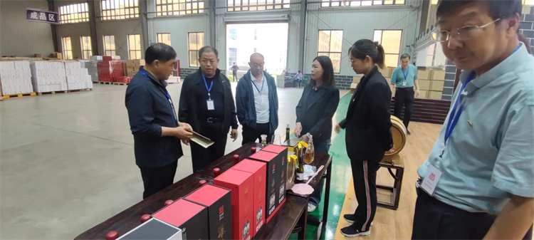 桑葚加冰糖發(fā)酵后一年還可以喝嗎？